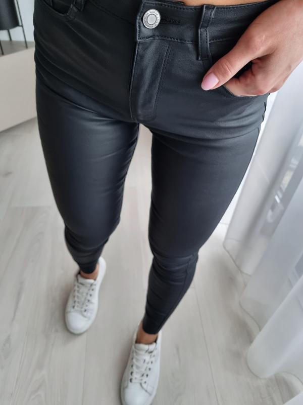 Koženkové čierne nohavice- ADEILINE
