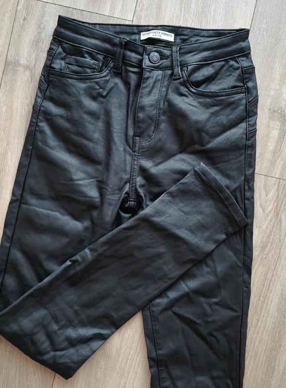 Koženkové čierne nohavice- NIERA